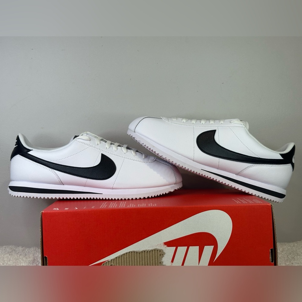 Nike Cortez - Picture 3 of 13